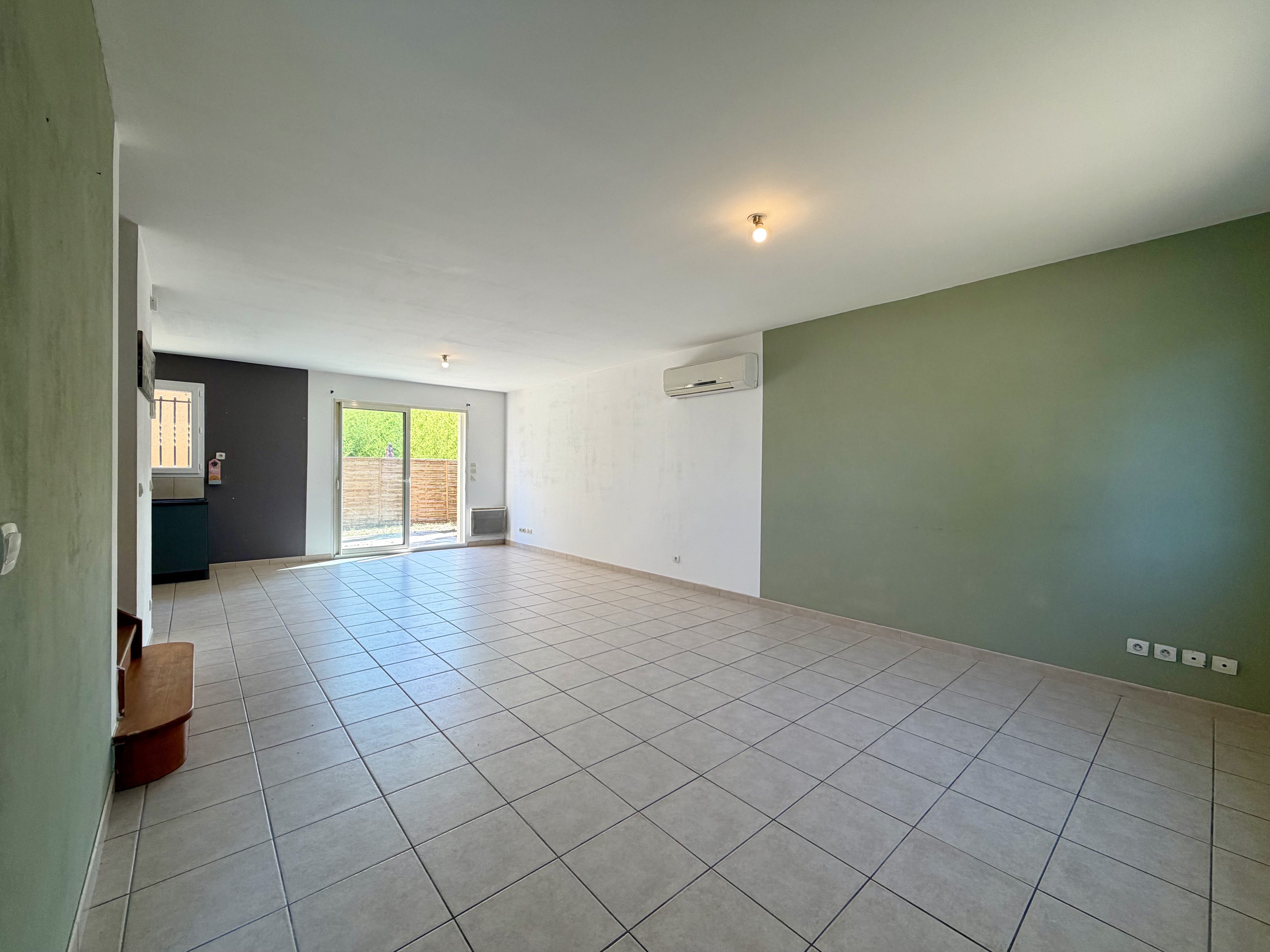 Maison familiale à vendre à Saint-André-de-Cubzac – grande pièce de vie, jardin clos et garage