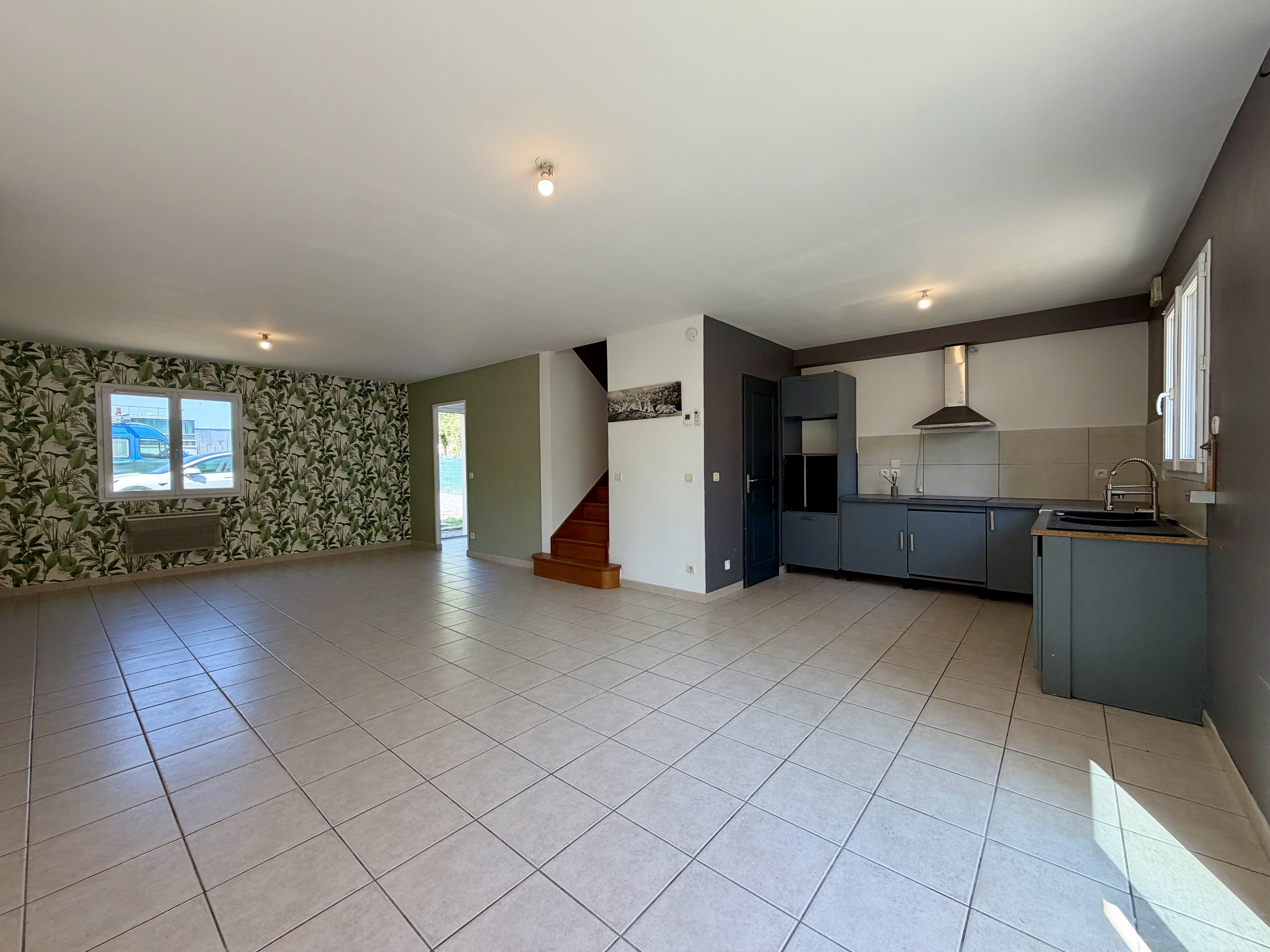 Maison familiale à vendre à Saint-André-de-Cubzac – grande pièce de vie, jardin clos et garage