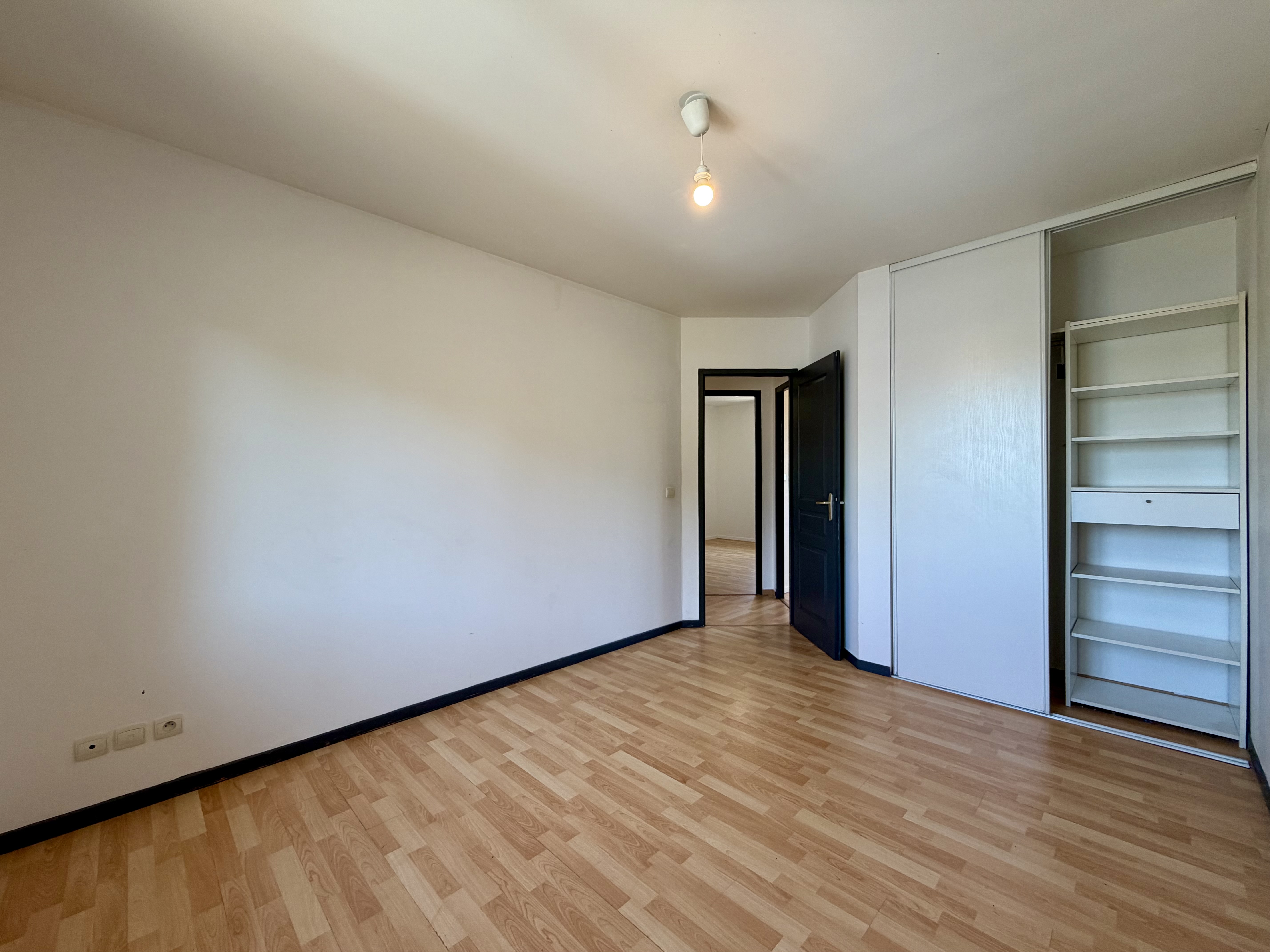 Maison familiale à vendre à Saint-André-de-Cubzac – grande pièce de vie, jardin clos et garage