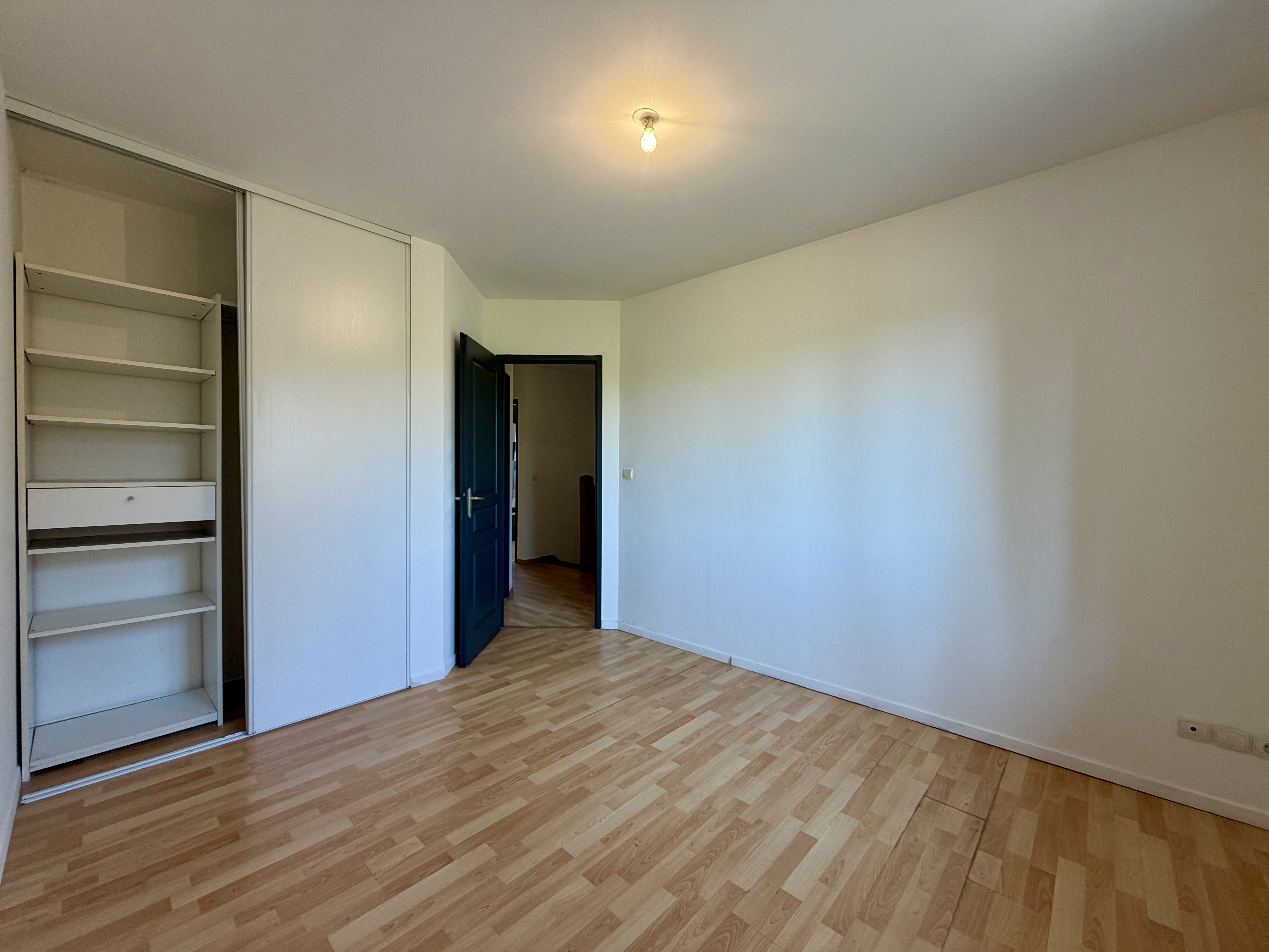 Maison familiale à vendre à Saint-André-de-Cubzac – grande pièce de vie, jardin clos et garage