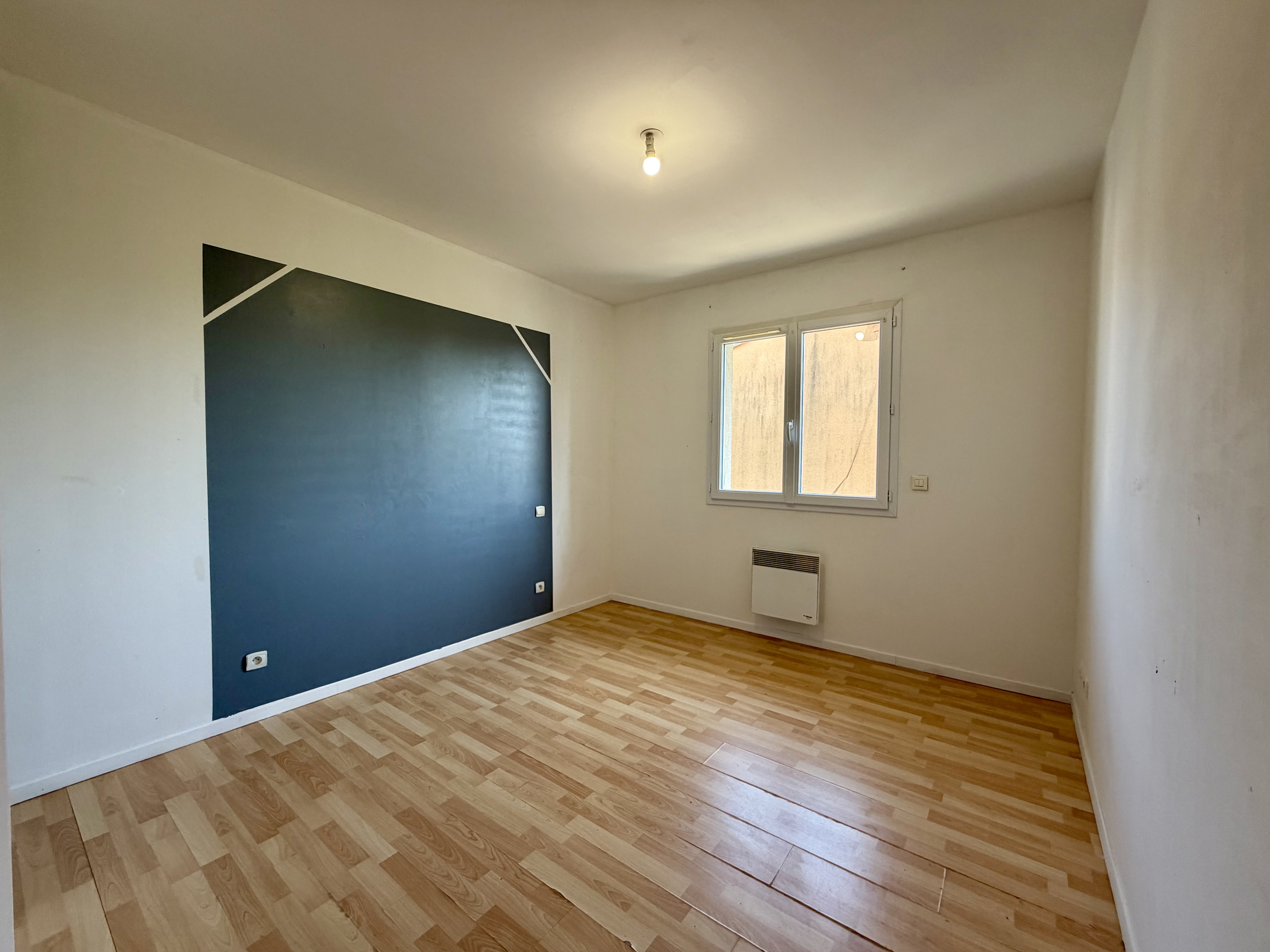 Maison familiale à vendre à Saint-André-de-Cubzac – grande pièce de vie, jardin clos et garage