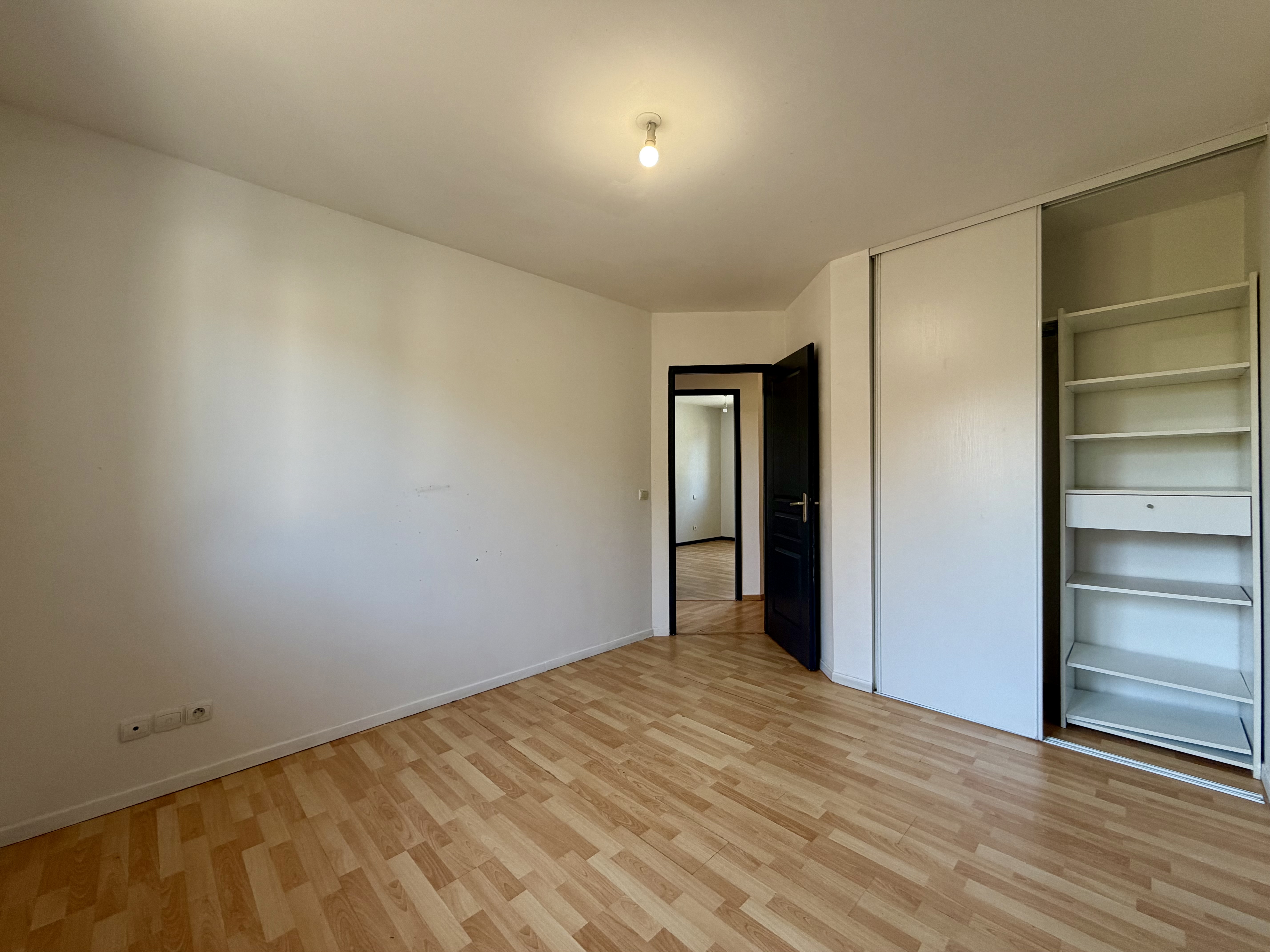 Maison familiale à vendre à Saint-André-de-Cubzac – grande pièce de vie, jardin clos et garage