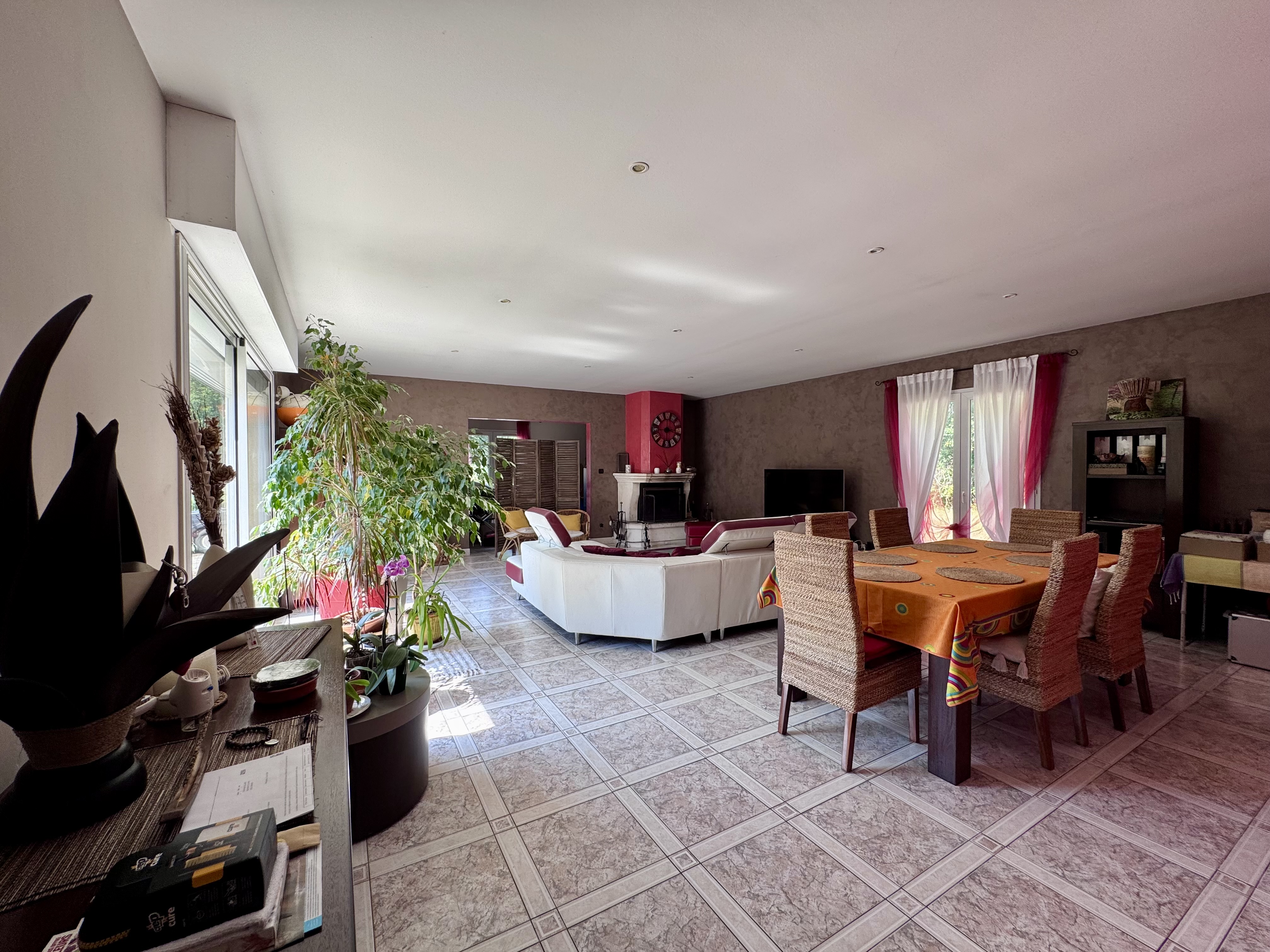 Maison de plain-pied à vendre à Origne – 183 m² au cœur d’un terrain de 5 200 m²