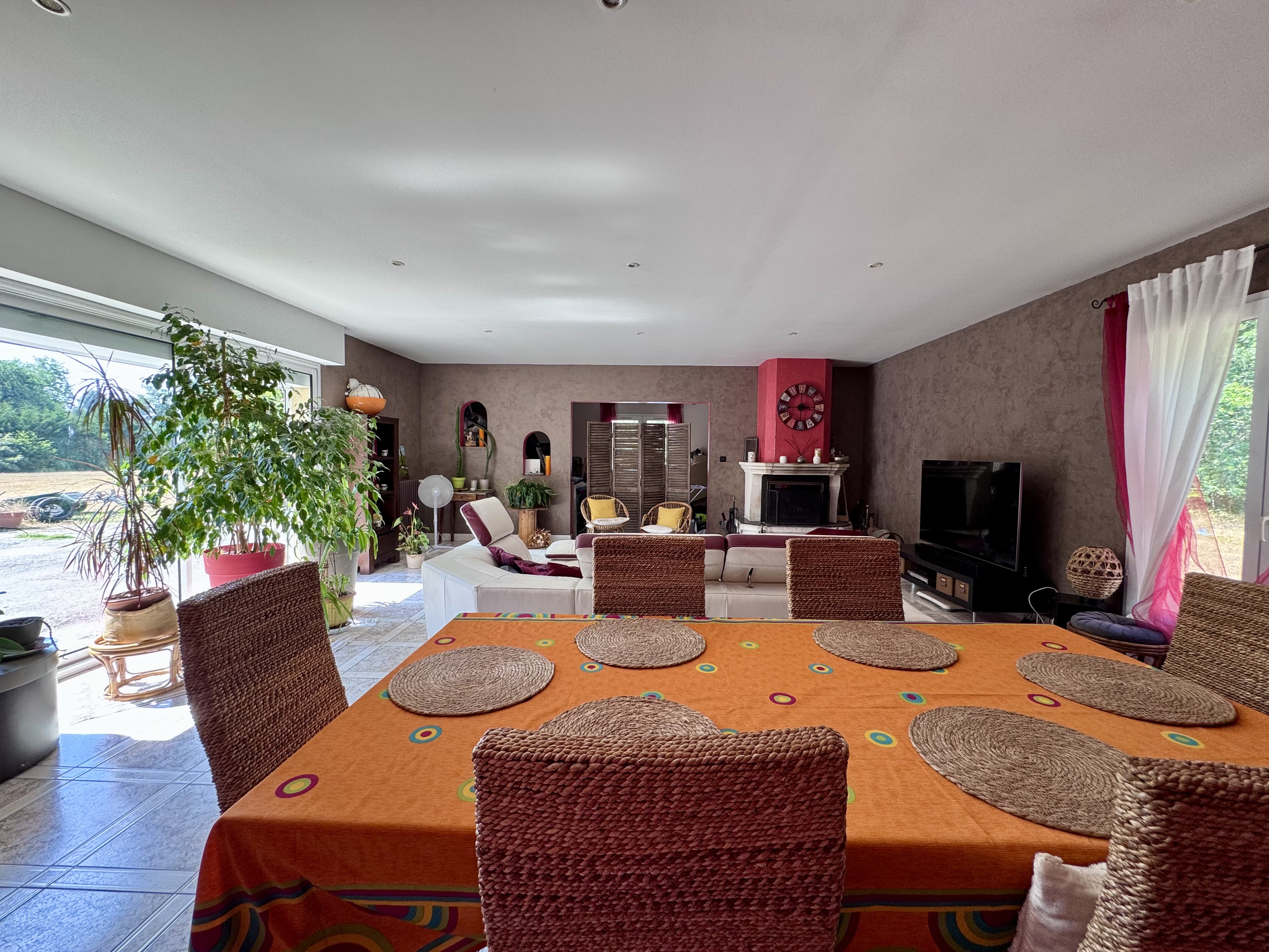 Maison de plain-pied à vendre à Origne – 183 m² au cœur d’un terrain de 5 200 m²