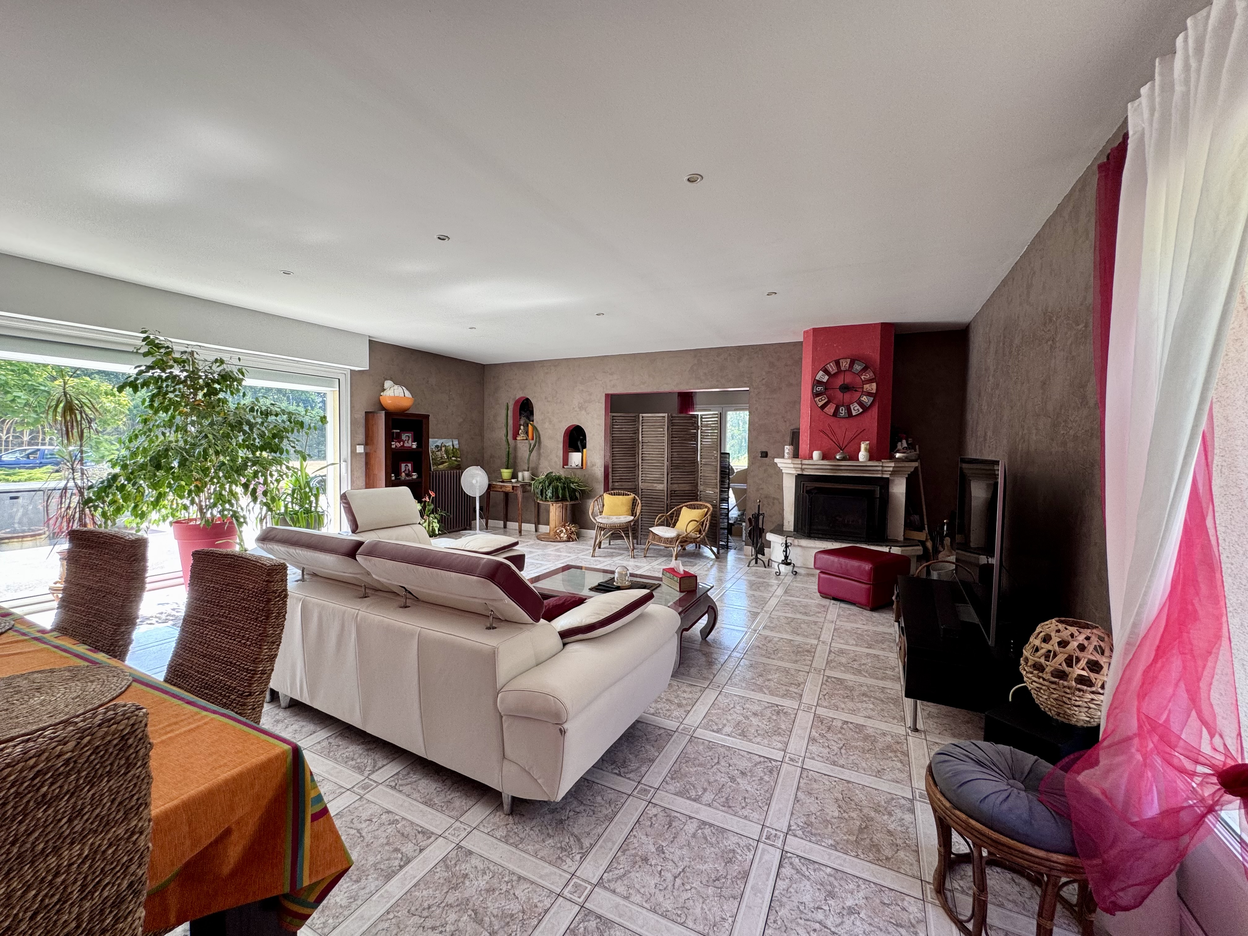 Maison de plain-pied à vendre à Origne – 183 m² au cœur d’un terrain de 5 200 m²