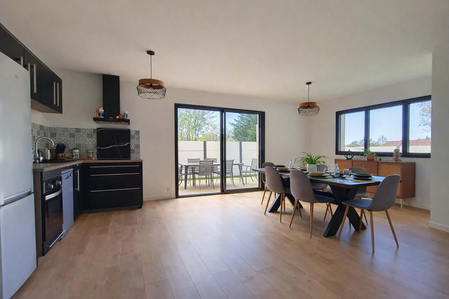 Maison de plain-pied rénovée à Lanton – 171 m², deux espaces de vie et terrain de 792 m²