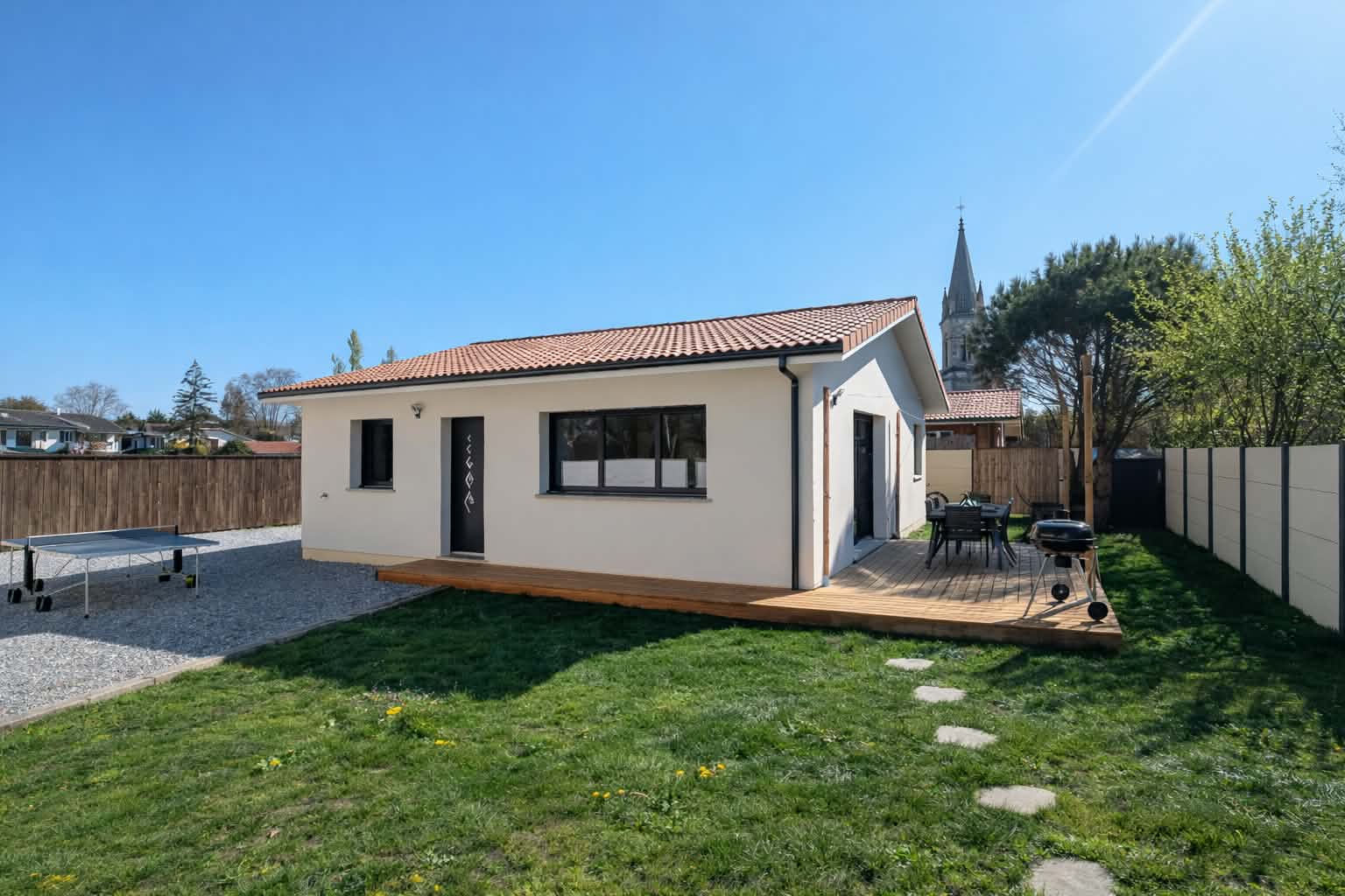 Maison de plain-pied rénovée à Lanton – 171 m², deux espaces de vie et terrain de 792 m²