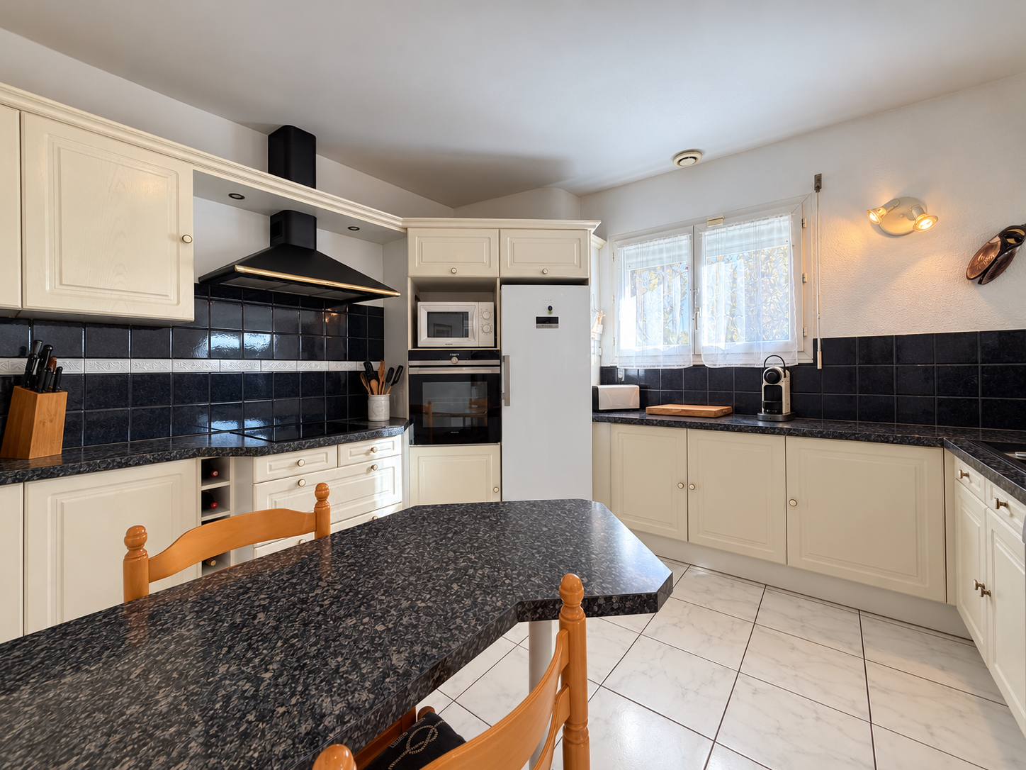 Maison de plain-pied à vendre à Arès – 4 chambres et jardin arboré dans le quartier Mer et Soleil