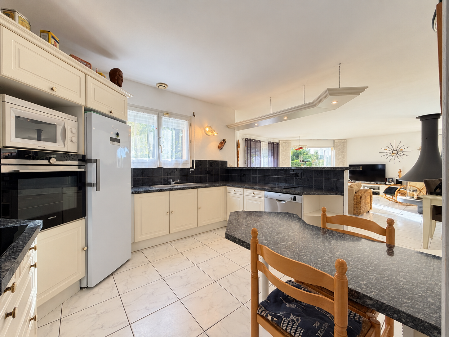 Maison de plain-pied à vendre à Arès – 4 chambres et jardin arboré dans le quartier Mer et Soleil