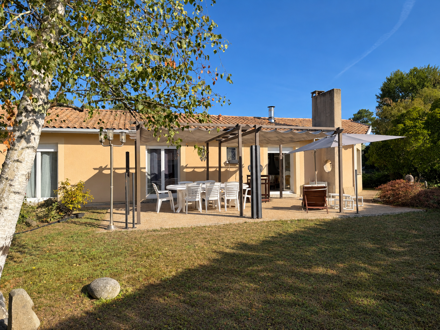 Maison de plain-pied à vendre à Arès – 4 chambres et jardin arboré dans le quartier Mer et Soleil