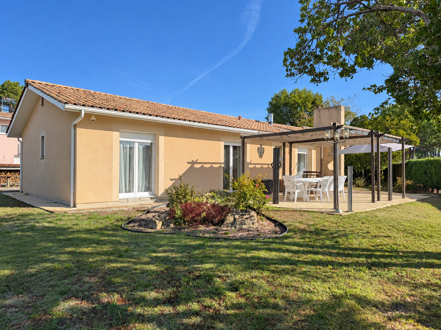 Maison de plain-pied à vendre à Arès – 4 chambres et jardin arboré dans le quartier Mer et Soleil