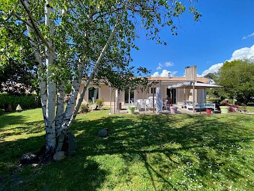 Maison de plain-pied à vendre à Arès – 4 chambres et jardin arboré dans le quartier Mer et Soleil