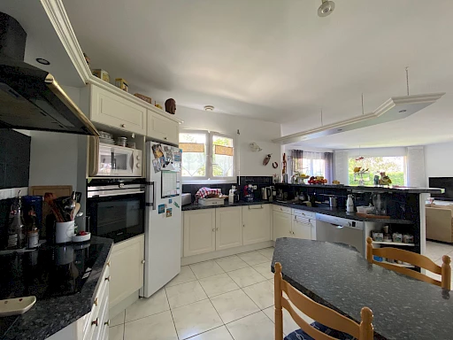 Maison de plain-pied à vendre à Arès – 4 chambres et jardin arboré dans le quartier Mer et Soleil