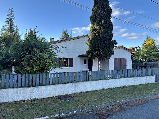 Maison familiale de plain-pied à vendre à Arès – 184 m² à réinventer sur un terrain de 1 009 m²