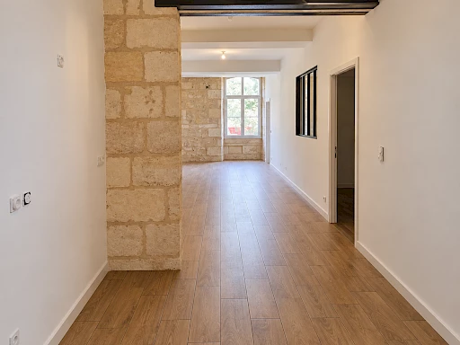 Immeuble en pierre à vendre à Bordeaux – secteur Capucins, fort potentiel de restructuration