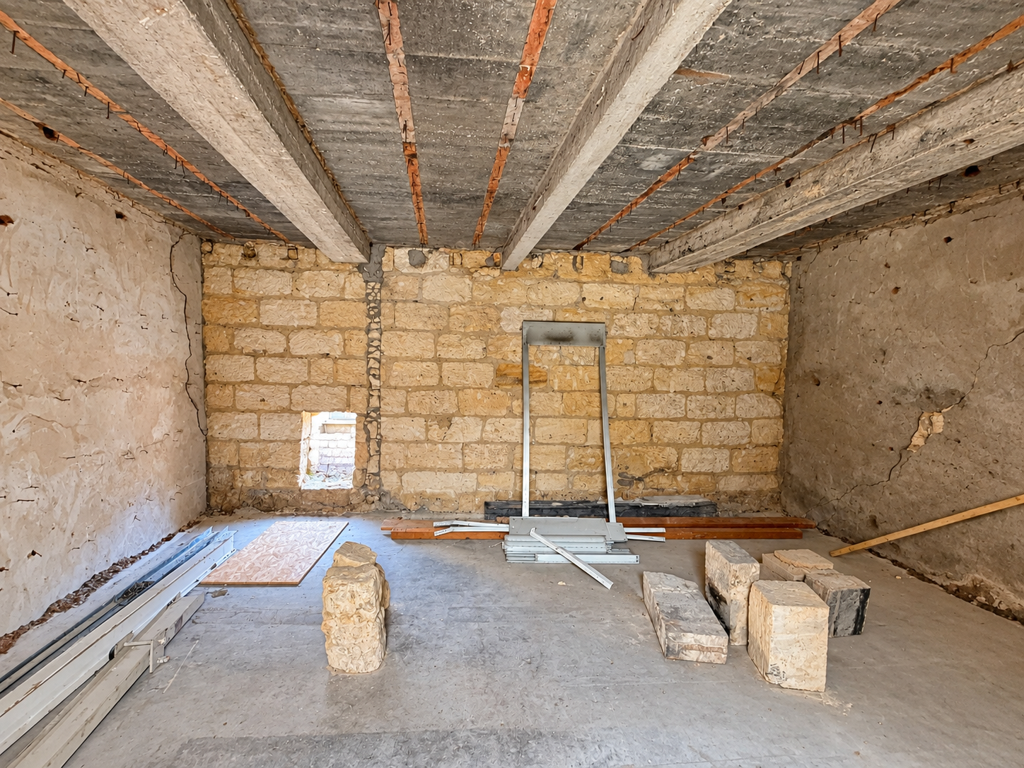 Immeuble en pierre à vendre à Bordeaux – secteur Capucins, fort potentiel de restructuration