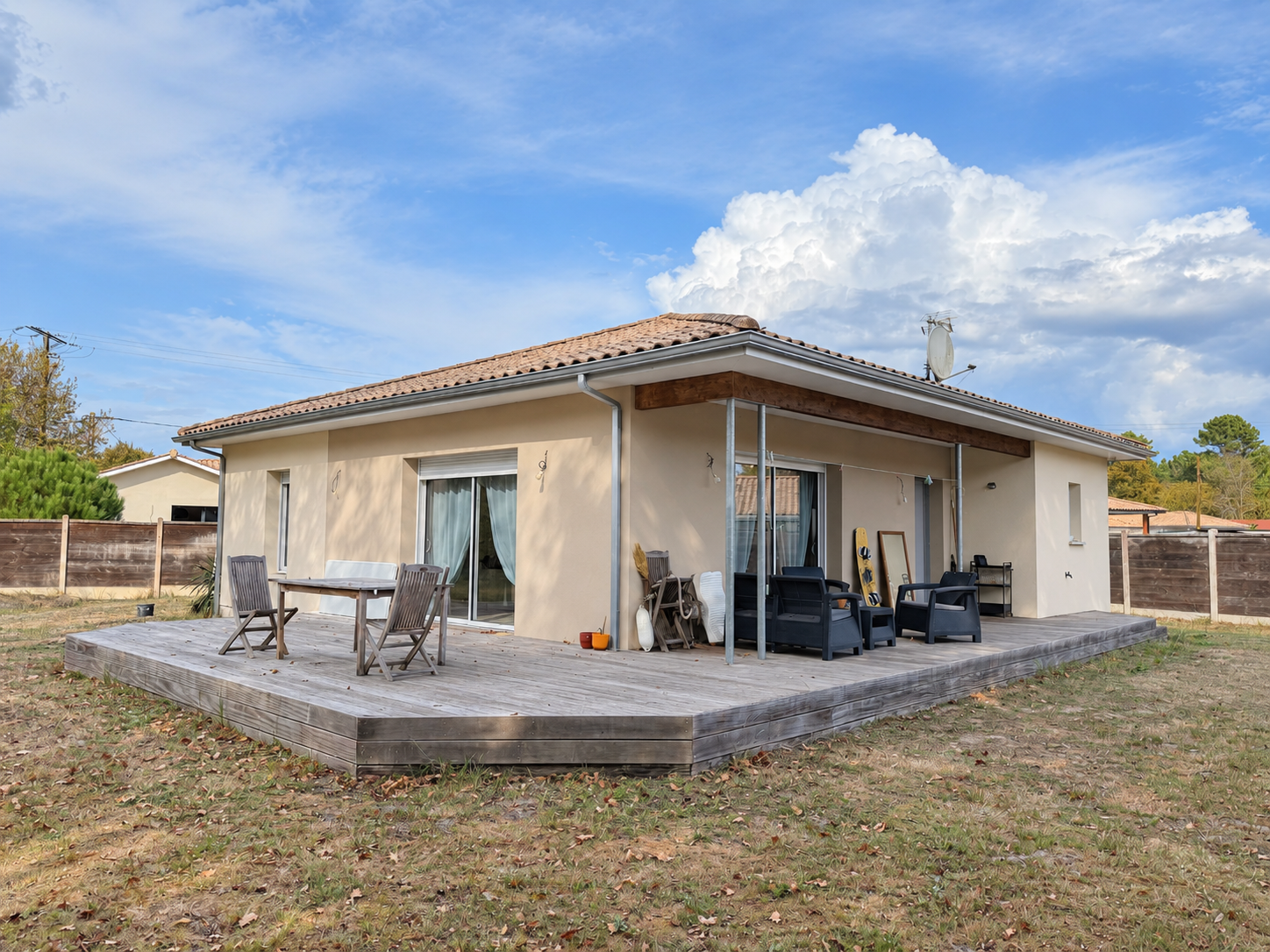 Maison de plain-pied à Audenge, Bas Vallon – grands volumes et jardin sans vis-à-vis