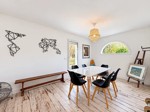 Maison de plain-pied à Audenge, Bas Vallon – grands volumes et jardin sans vis-à-vis