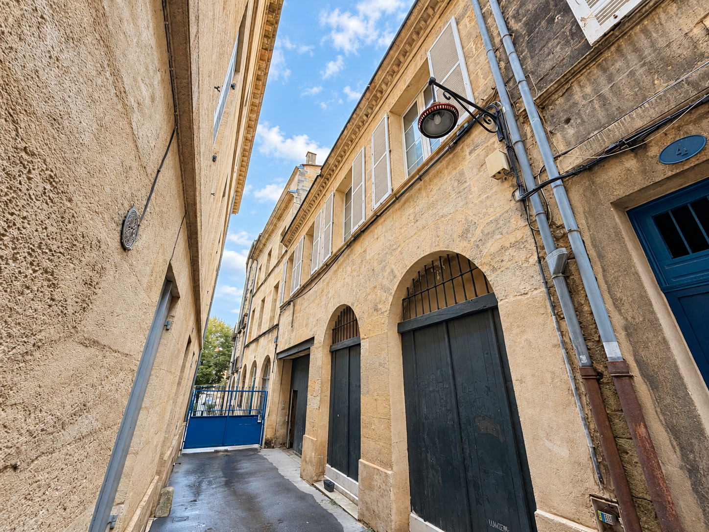 Immeuble en pierre à vendre à Bordeaux Saint-Michel / Saint-Paul – deux duplex et garage quatre places