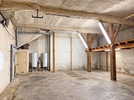 Immeuble en pierre à vendre à Bordeaux Saint-Michel / Saint-Paul – deux duplex et garage quatre places