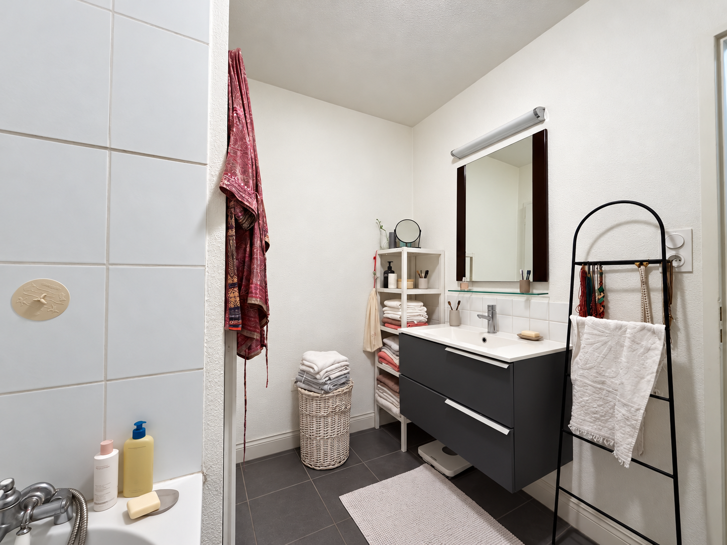 Duplex T4 avec cheminée à vendre à Bordeaux Saint-Michel / Saint-Paul – trois chambres et deux stationnements intérieurs