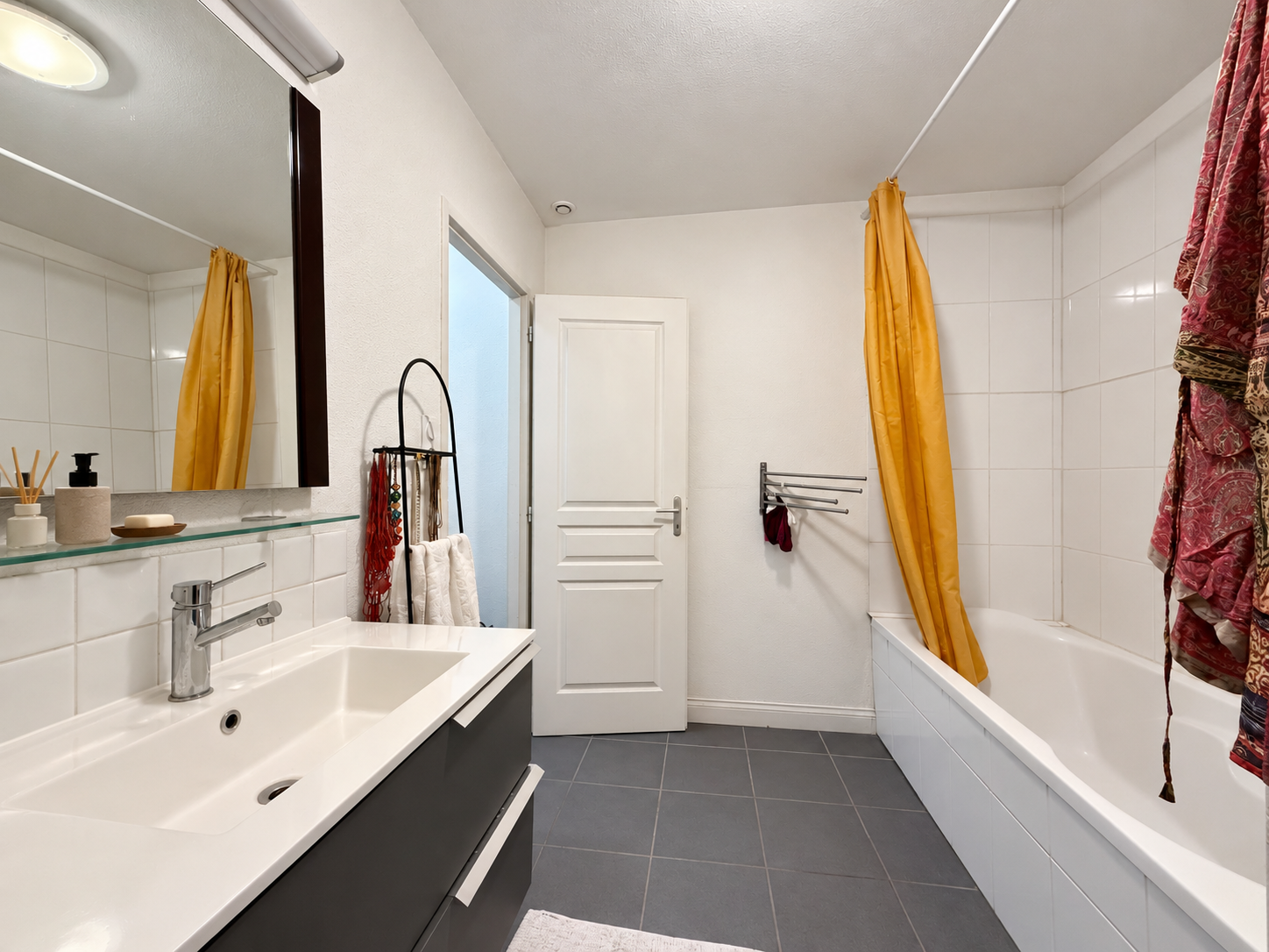 Duplex T4 avec cheminée à vendre à Bordeaux Saint-Michel / Saint-Paul – trois chambres et deux stationnements intérieurs