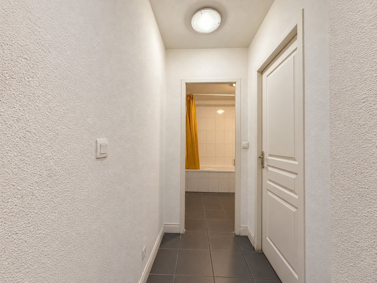 Duplex T4 avec cheminée à vendre à Bordeaux Saint-Michel / Saint-Paul – trois chambres et deux stationnements intérieurs