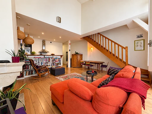 Duplex T4 avec cheminée à vendre à Bordeaux Saint-Michel / Saint-Paul – trois chambres et deux stationnements intérieurs