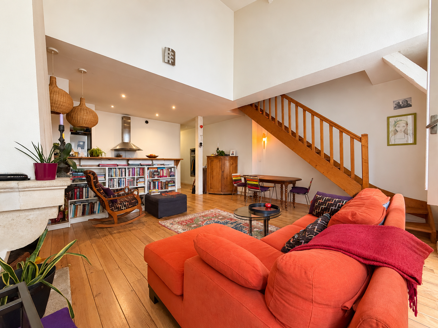 Duplex T4 avec cheminée à vendre à Bordeaux Saint-Michel / Saint-Paul – trois chambres et deux stationnements intérieurs