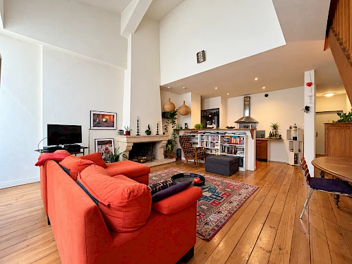 Duplex T4 avec cheminée à vendre à Bordeaux Saint-Michel / Saint-Paul – trois chambres et deux stationnements intérieurs