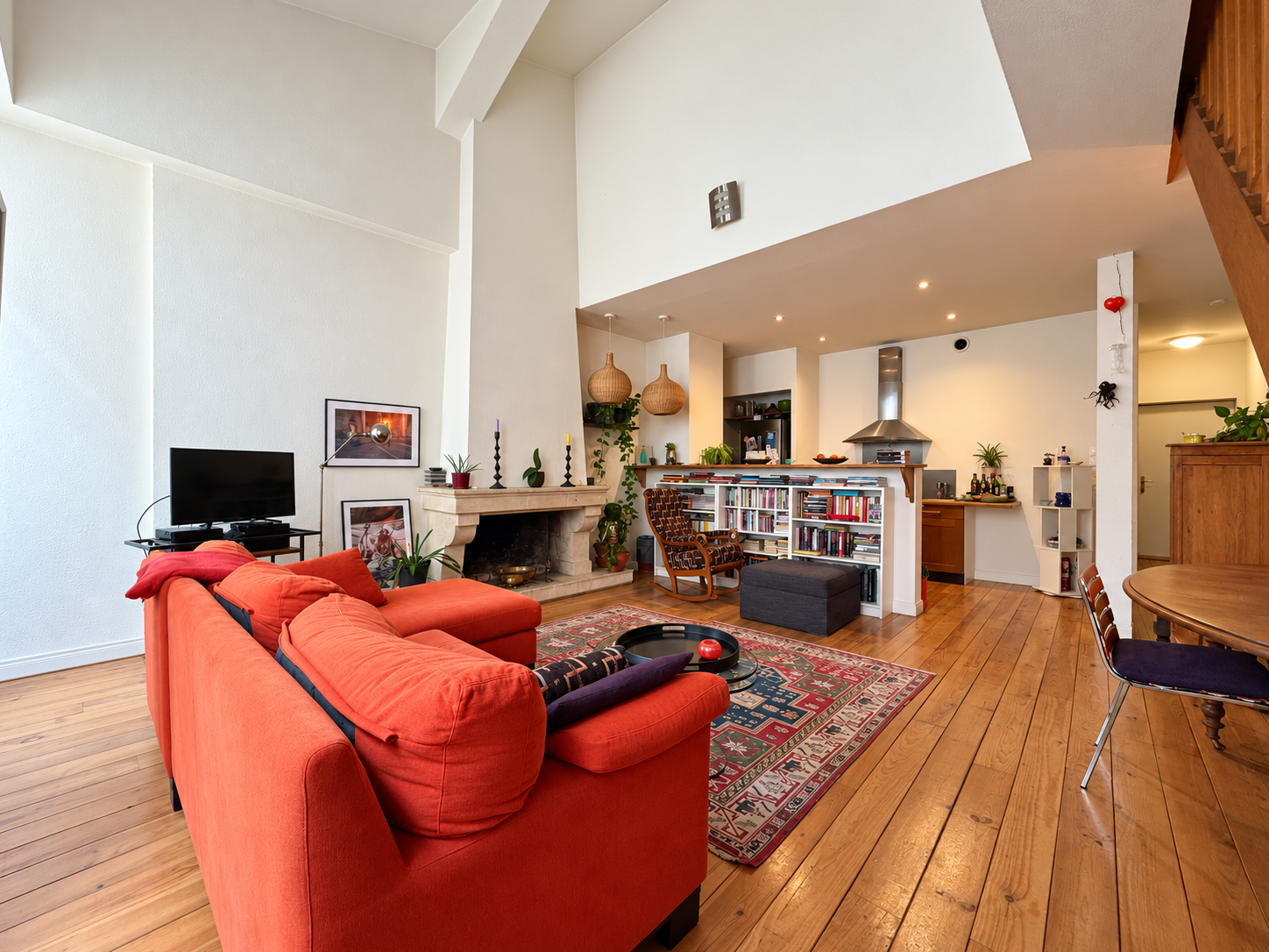 Duplex T4 avec cheminée à vendre à Bordeaux Saint-Michel / Saint-Paul – trois chambres et deux stationnements intérieurs