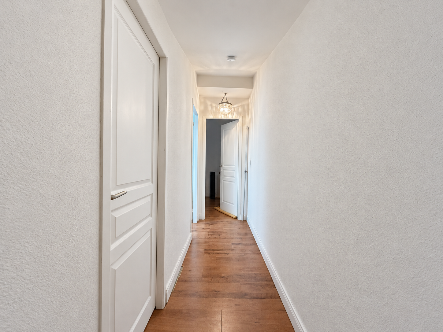 Duplex T4 avec cheminée à vendre à Bordeaux Saint-Michel / Saint-Paul – trois chambres et deux stationnements intérieurs