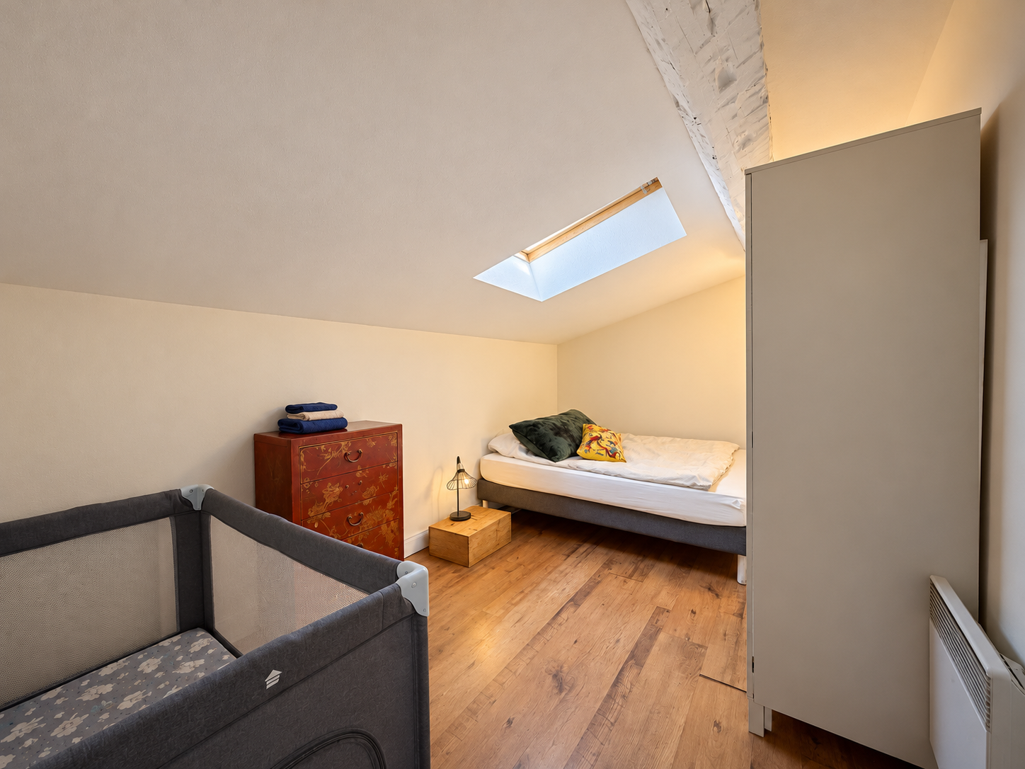 Duplex T4 avec cheminée à vendre à Bordeaux Saint-Michel / Saint-Paul – trois chambres et deux stationnements intérieurs