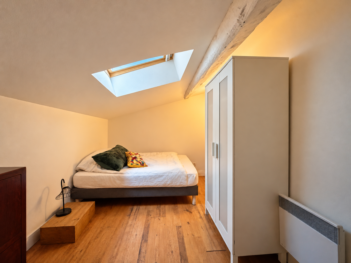 Duplex T4 avec cheminée à vendre à Bordeaux Saint-Michel / Saint-Paul – trois chambres et deux stationnements intérieurs