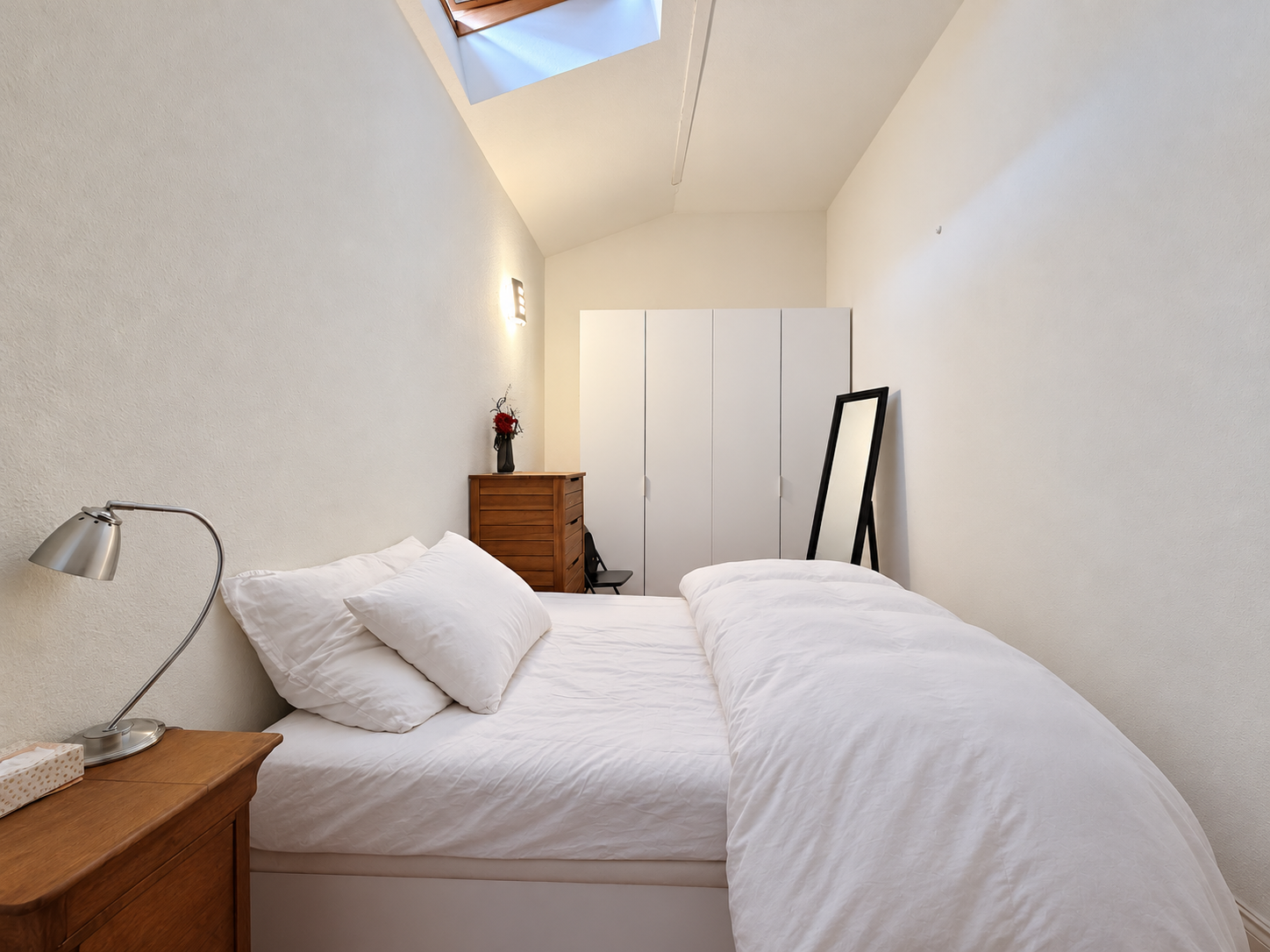 Duplex T4 avec cheminée à vendre à Bordeaux Saint-Michel / Saint-Paul – trois chambres et deux stationnements intérieurs