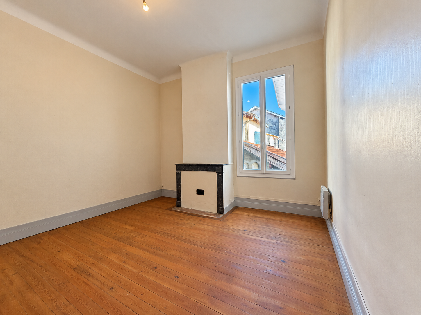 Maison de ville à vendre à Andernos-les-Bains – 4 chambres et terrasse de 35 m² en hypercentre