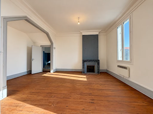 Maison de ville à vendre à Andernos-les-Bains – 4 chambres et terrasse de 35 m² en hypercentre