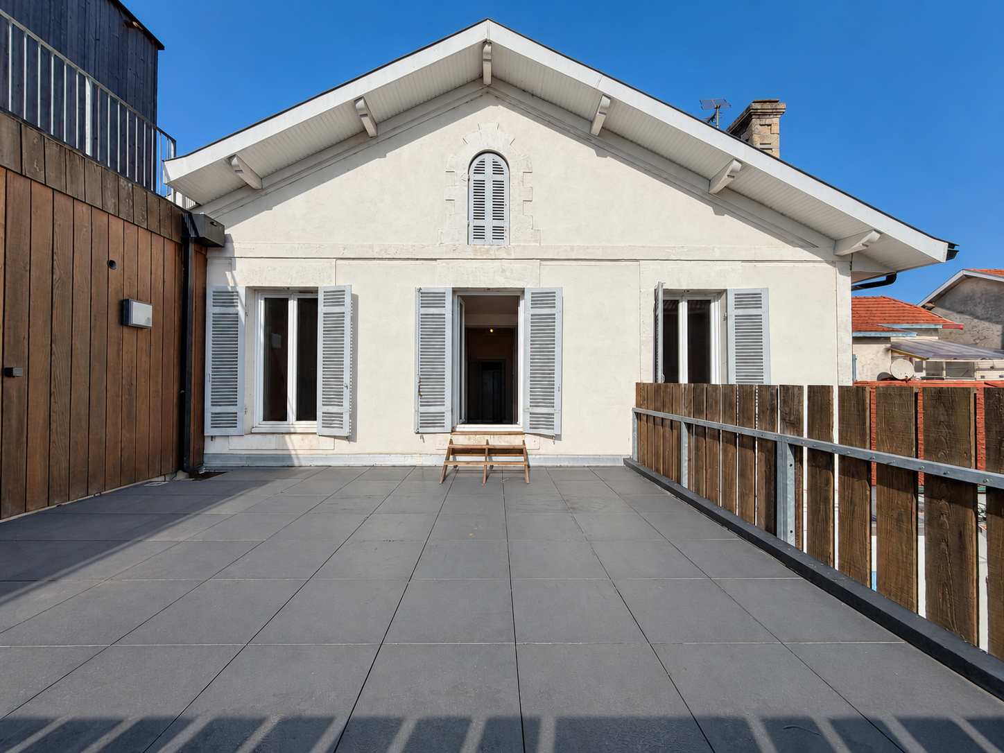 Maison de ville à vendre à Andernos-les-Bains – 4 chambres et terrasse de 35 m² en hypercentre