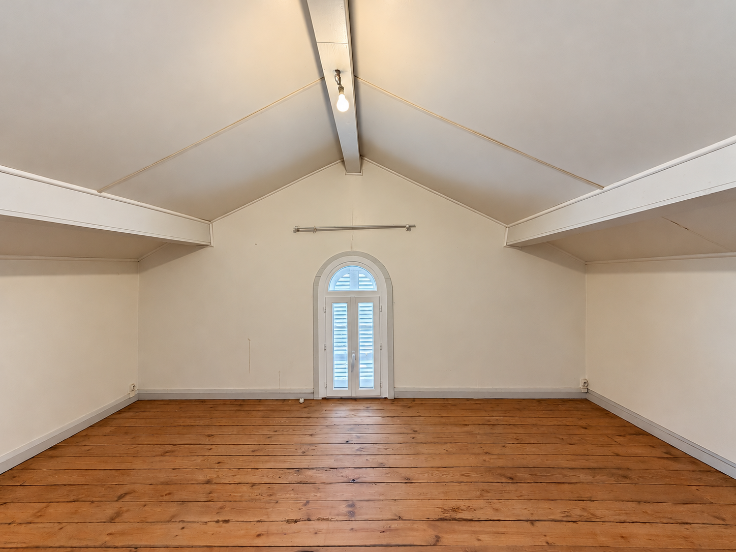 Maison de ville à vendre à Andernos-les-Bains – 4 chambres et terrasse de 35 m² en hypercentre