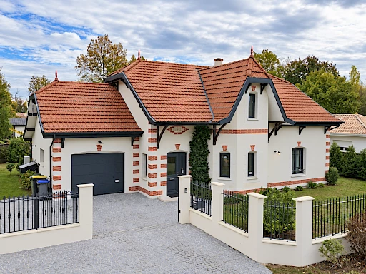 Maison d'inspiration arcachonnaise à vendre à Audenge – Piscine, matériaux nobles et prestations haut de gamme