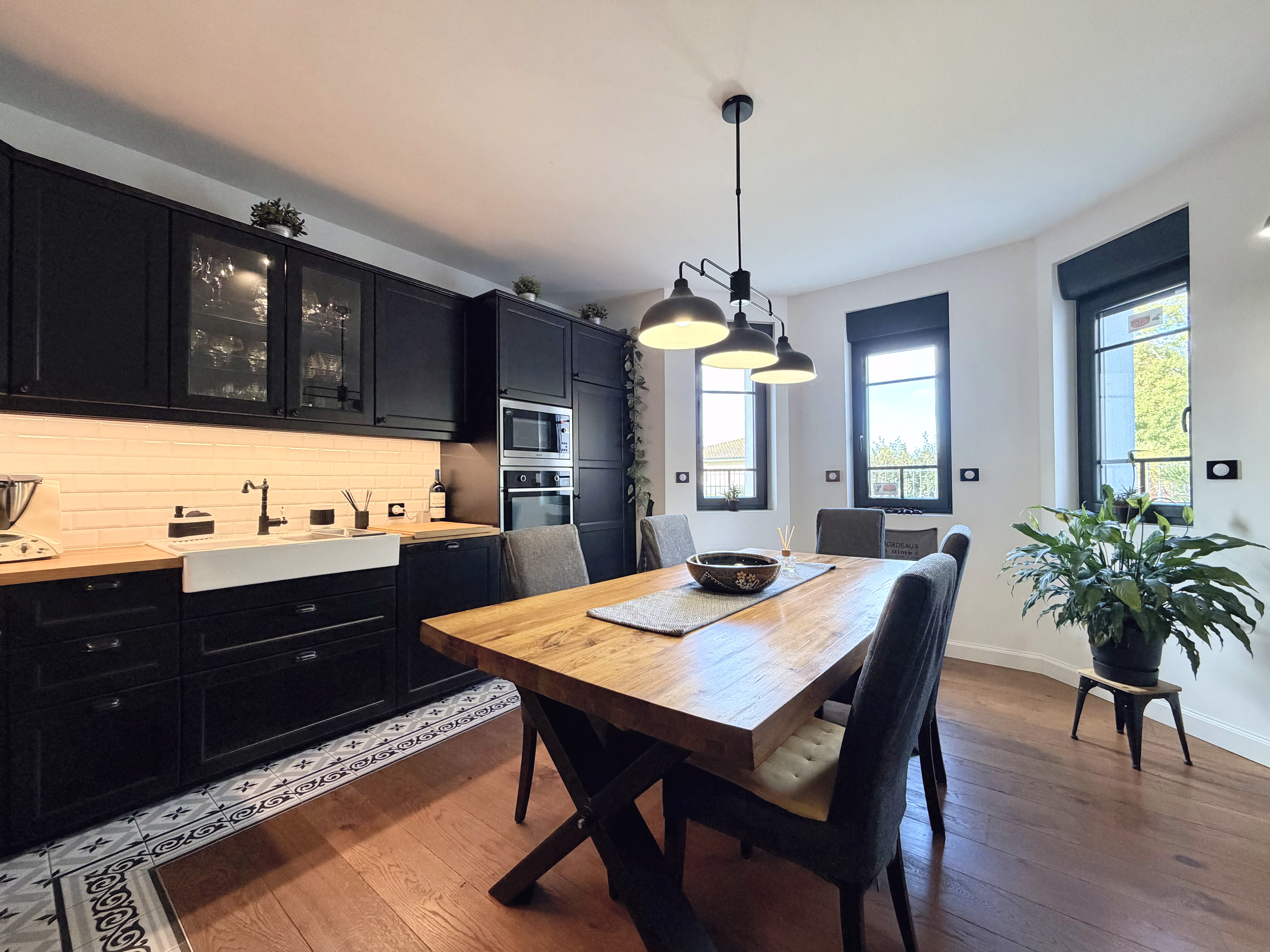 Maison d'inspiration arcachonnaise à vendre à Audenge – Piscine, matériaux nobles et prestations haut de gamme