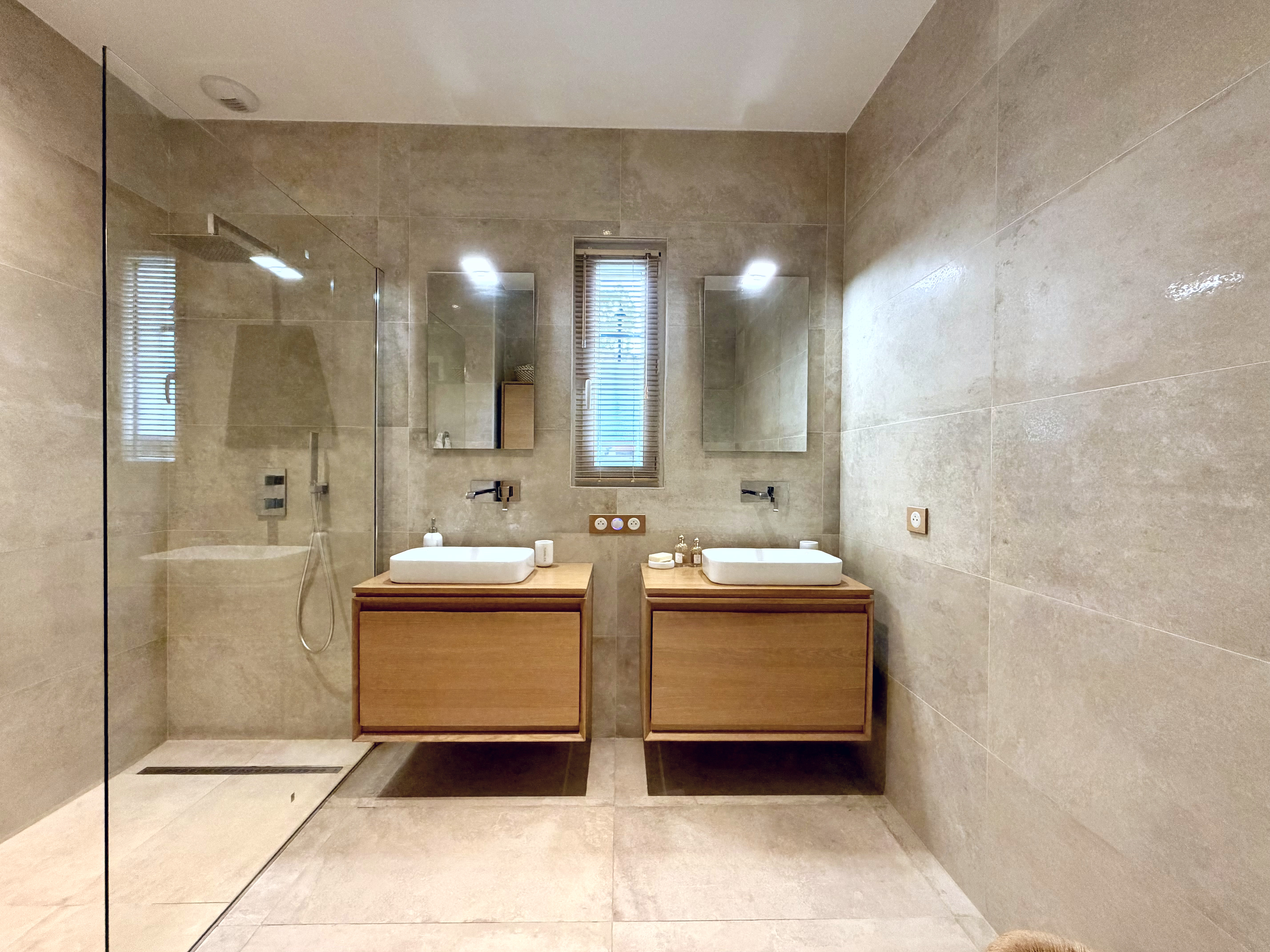 Maison d'inspiration arcachonnaise à vendre à Audenge – Piscine, matériaux nobles et prestations haut de gamme