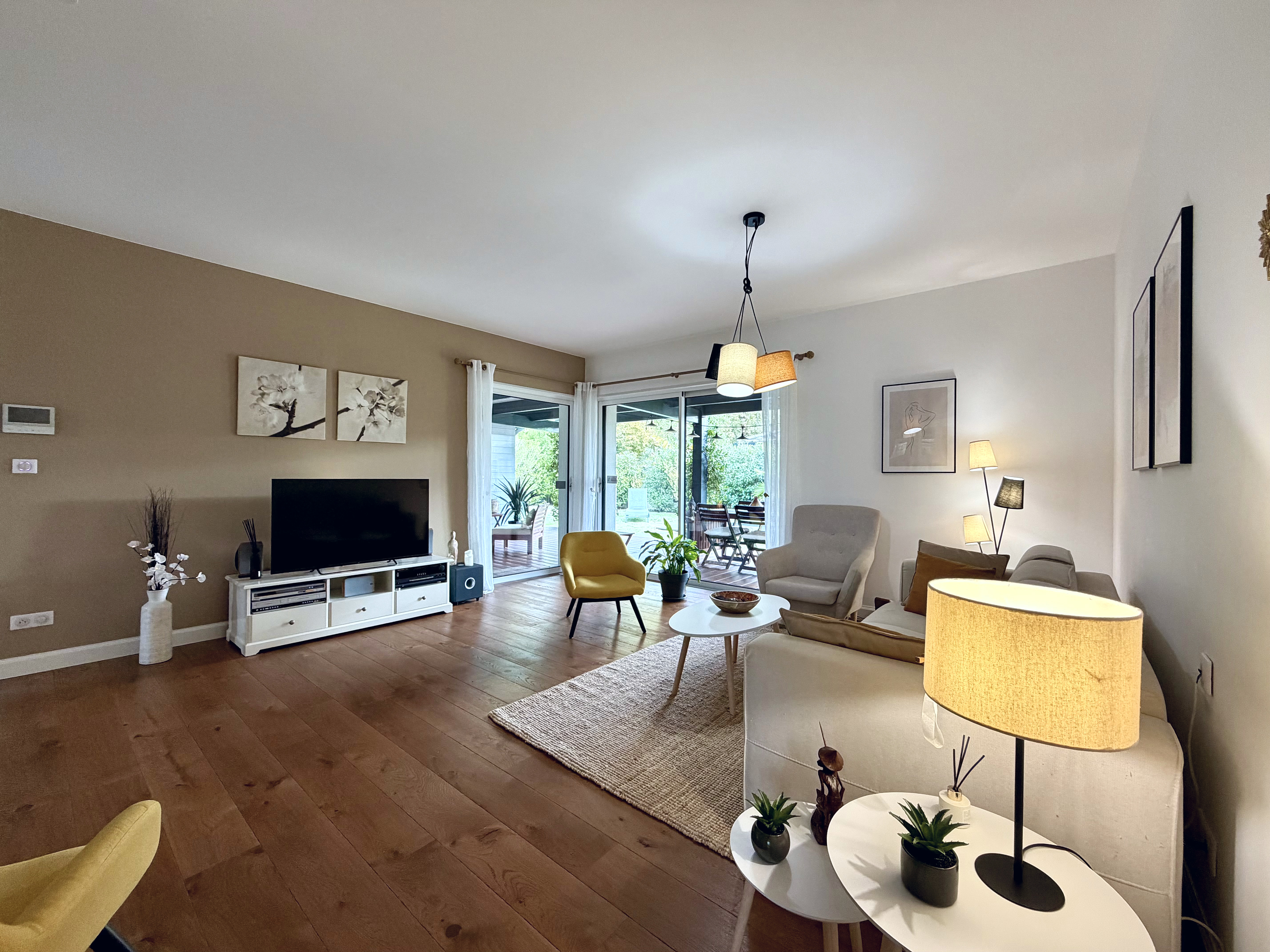 Maison d'inspiration arcachonnaise à vendre à Audenge – Piscine, matériaux nobles et prestations haut de gamme