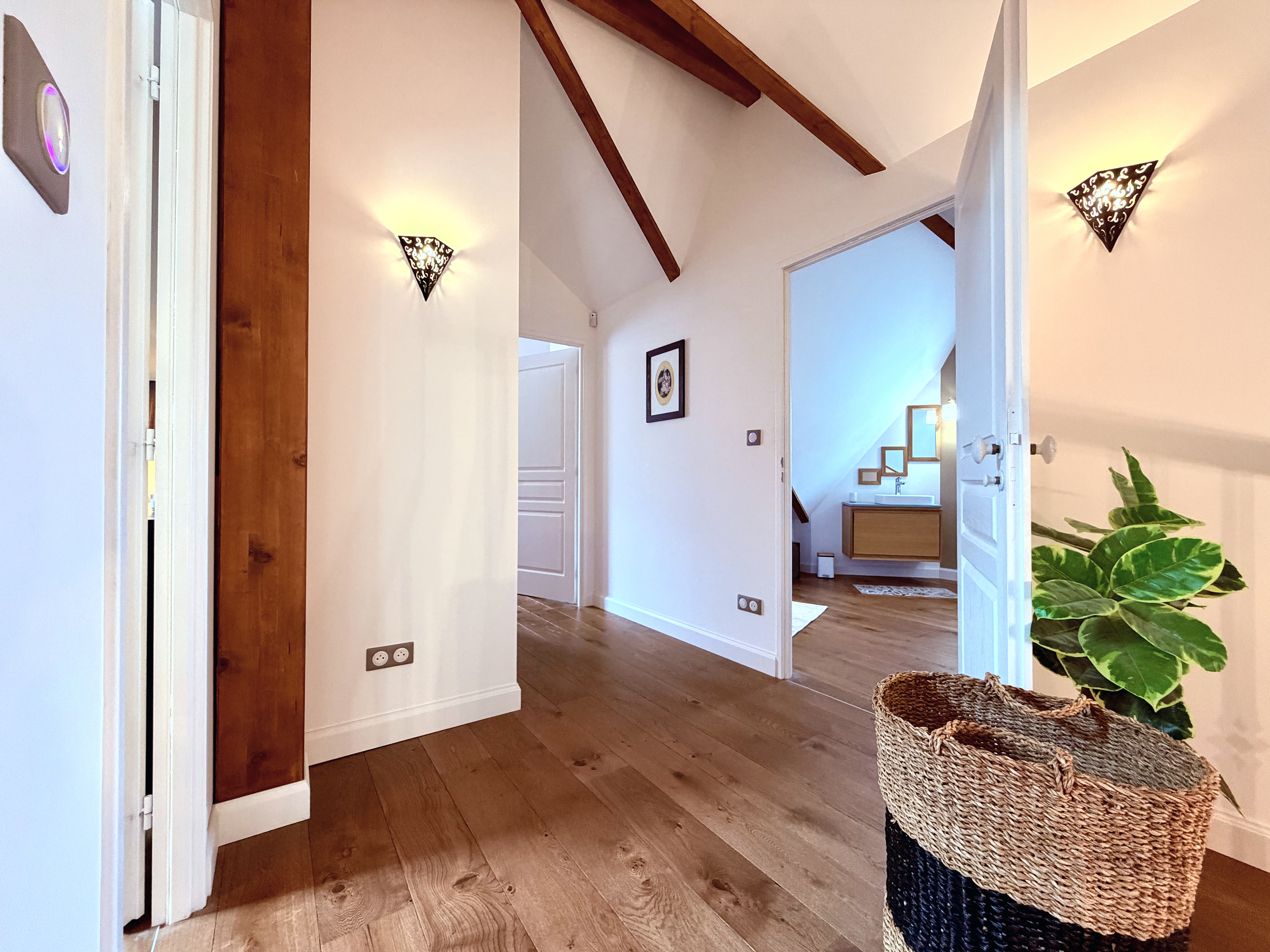 Maison d'inspiration arcachonnaise à vendre à Audenge – Piscine, matériaux nobles et prestations haut de gamme